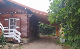 Logement Independant Attenant A Une Maison Dans Grand Jardin